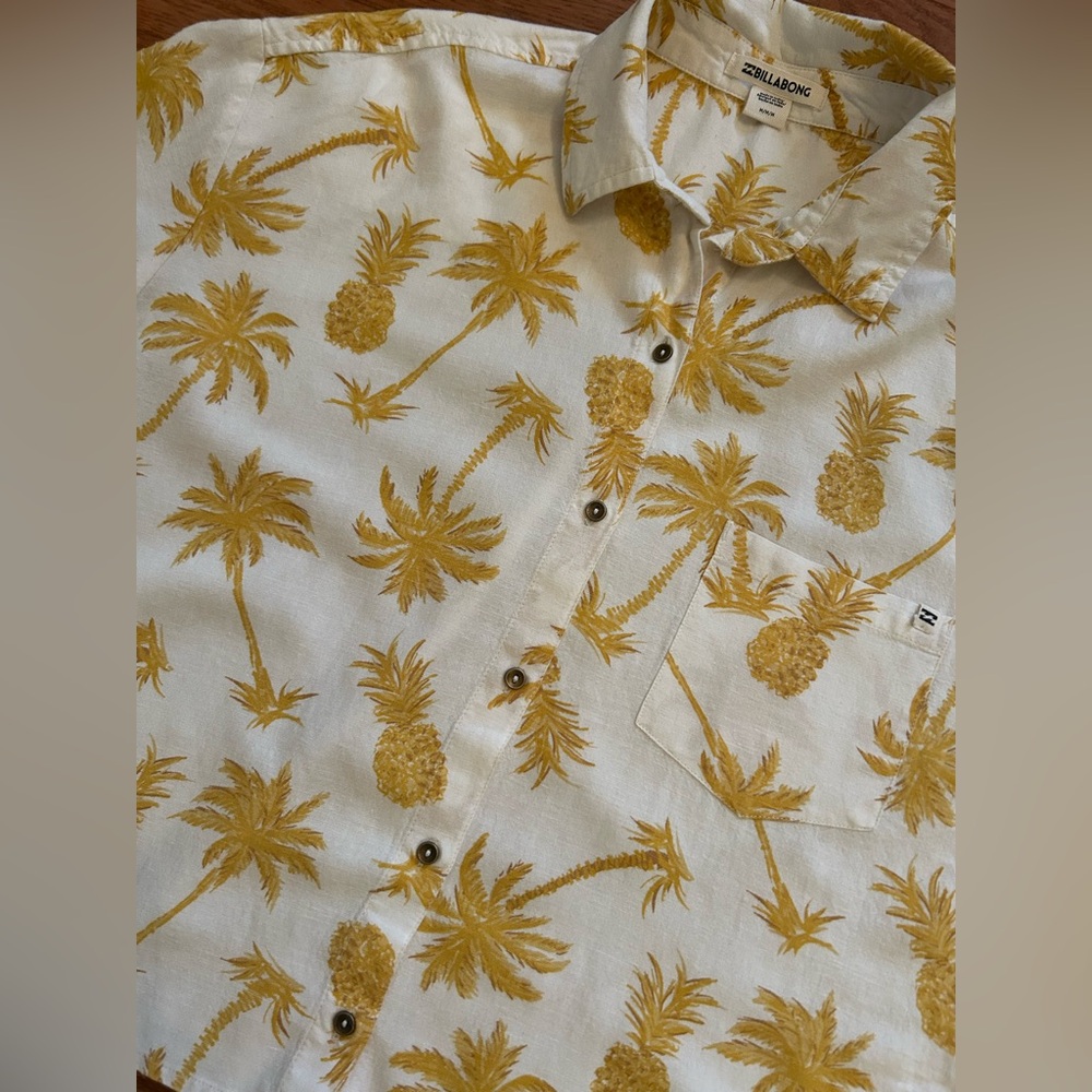 Billabong Boxy Cropped Pineapple And Palm Trees Short Sleeve Button Down - Picture 2 of 4